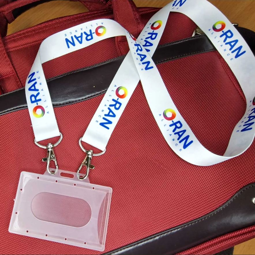 Kaelapael kahe karabiiniga