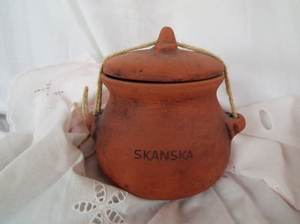 Keraamiline pott meega